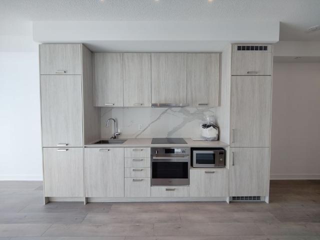 For Lease 10 Honeycrisp Crescent Unit# 811, Vaughan, Ontario
