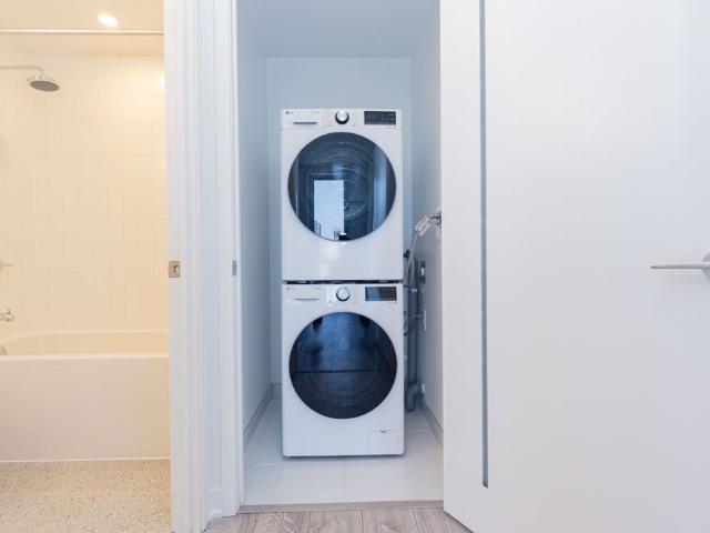 For Lease 10 Oak Street Unit# 2507, Toronto, Ontario