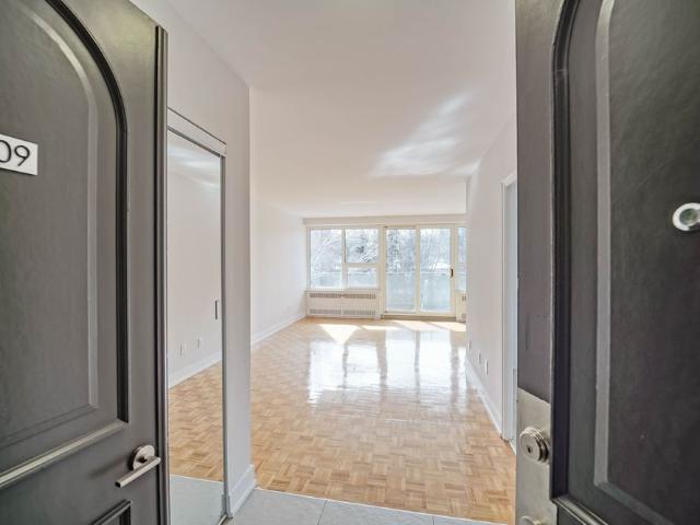 For Lease 10 Shallmar Boulevard Unit# 809, Toronto, Ontario