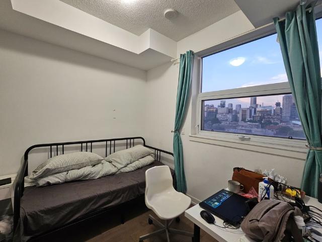 For Lease 10 Willison Square Unit# 810, Toronto, Ontario