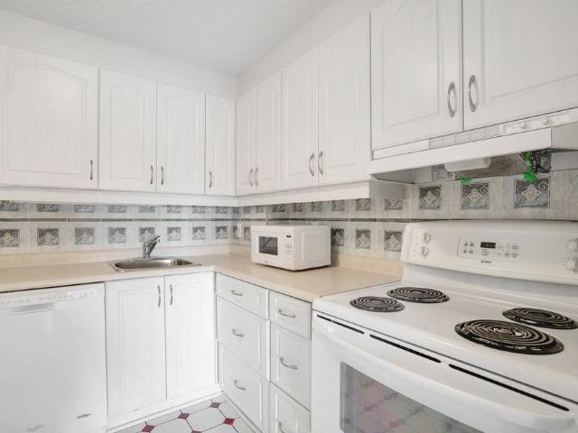 For Lease 1100 Ambleside Drive Unit# 708, Woodroffe, Ontario