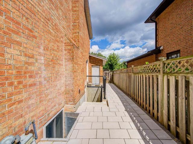 For Lease 1108 Notley Crescent Unit# Lower, Oakville, Ontario