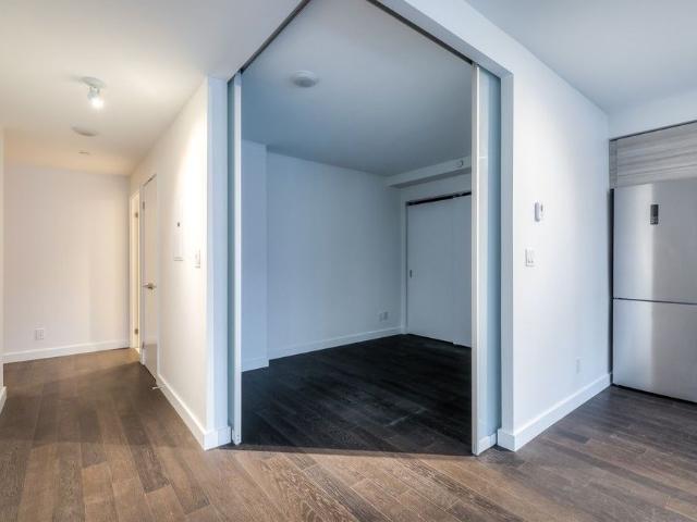 For Lease 111 Bathurst Street Unit# 523, Toronto, Ontario