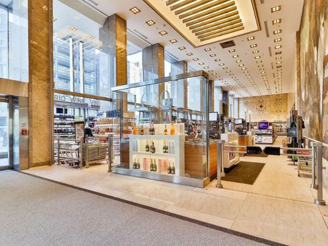For Lease 111 St. Clair Avenue Unit# 902, Toronto, Ontario