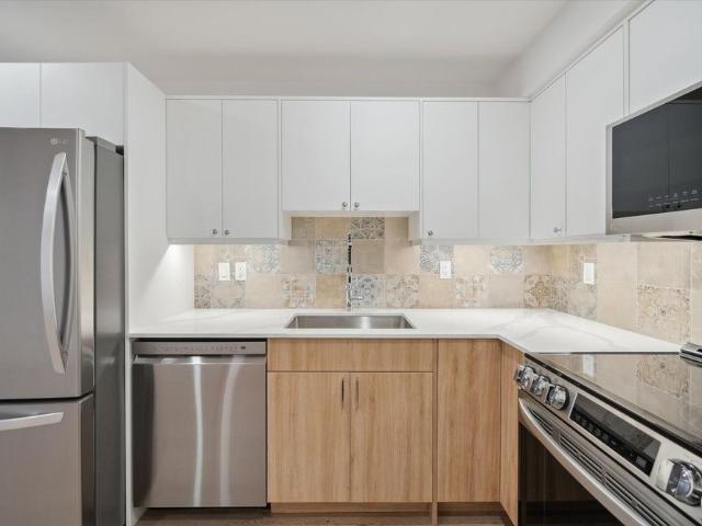 For Lease 112 Walmer Road Unit# 6, Toronto, Ontario