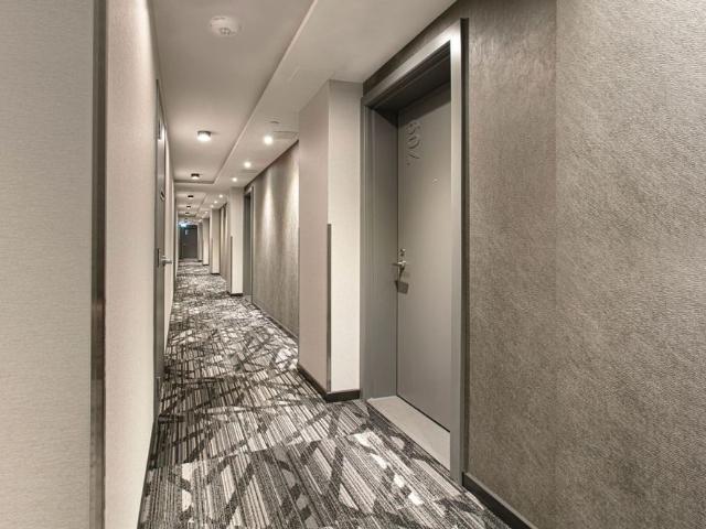 For Lease 11 Walmer Road Unit# 103, Toronto, Ontario