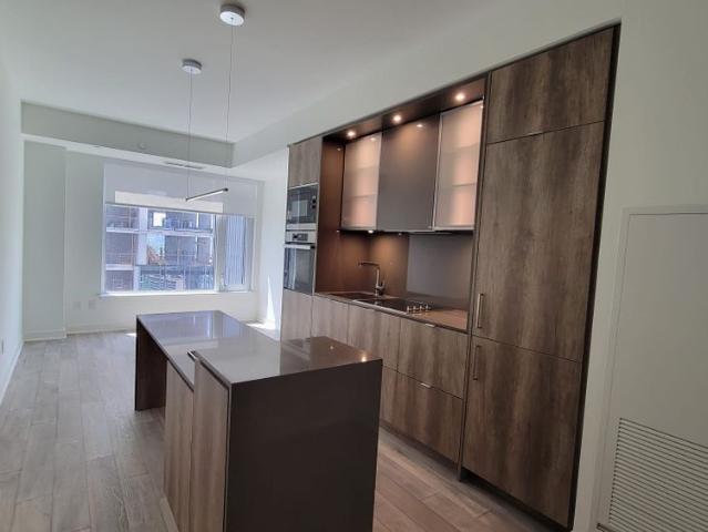 For Lease 11 Yorkville Avenue Unit# 2102, Toronto, Ontario