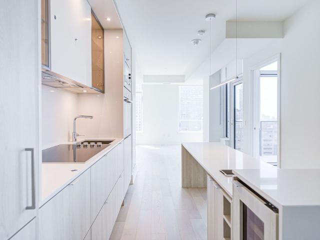 For Lease 11 Yorkville Avenue Unit# 2312, Toronto, Ontario