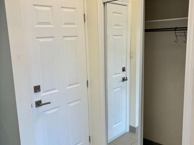 For Lease 1277 DUNDAS Street Unit# 1, Toronto, Ontario