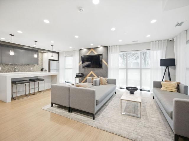 For Lease 128 Grovewood Common Unit# 319, Oakville, Ontario