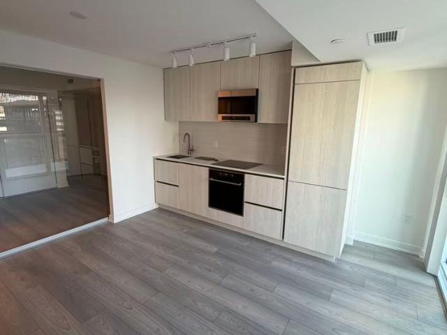 For Lease 120 Broadway Avenue Unit# 812, Toronto, Ontario