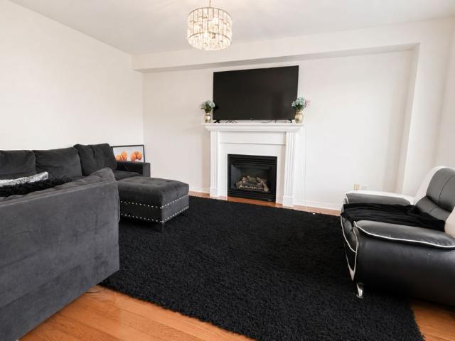 For Lease 1215 Wadebridge Crescent Unit# UPPER, Oshawa, Ontario