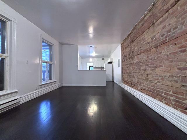 For Lease 122 Baldwin Street Unit# 2, Toronto, Ontario