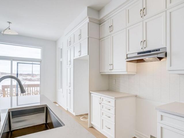For Lease 1235 BLACK BEAR Trail, Oakville, Ontario