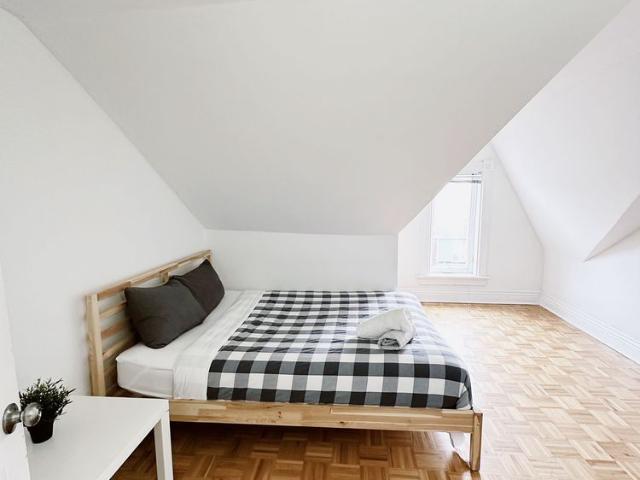 For Lease 12 Foxley Street Unit# 2nd/3rd, Toronto, Ontario
