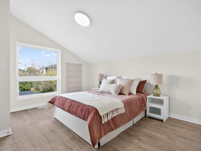 For Lease 12 SMALLWOOD Drive Unit# B, Toronto, Ontario