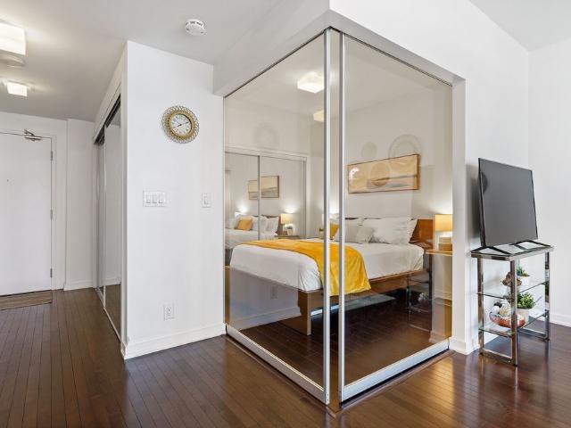 For Lease 12 York Street Unit# 501, Toronto, Ontario