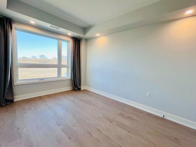 For Lease 1350 HEMLOCK Road Unit# 203, Manor Park Cardinal Glen and Area, Ontario