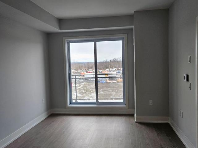 For Lease 1350 HEMLOCK Road Unit# 303, Manor Park Cardinal Glen and Area, Ontario