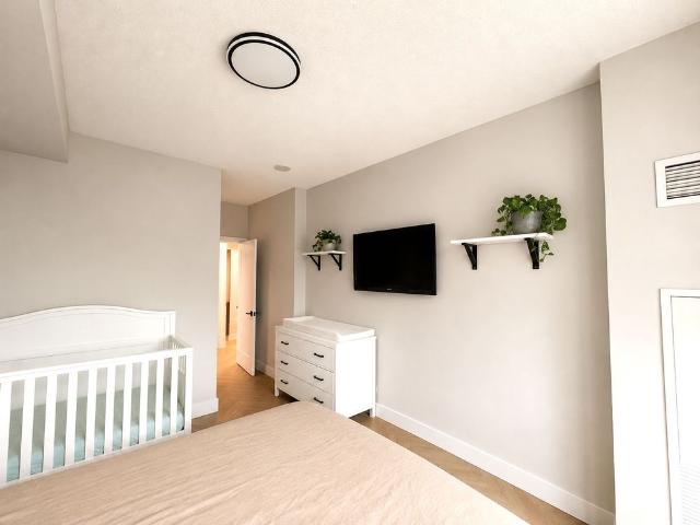 For Lease 1359 Rathburn Road Unit# 408, Mississauga, Ontario