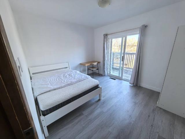 For Lease 137A MARKHAM Street Unit# 2nd Flr Rm, Toronto, Ontario