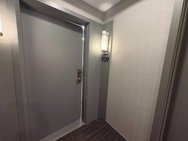 For Lease 130 Canon Jackson Drive Unit# 109, Toronto, Ontario