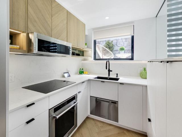 For Lease 13R Mansfield Avenue, Toronto, Ontario