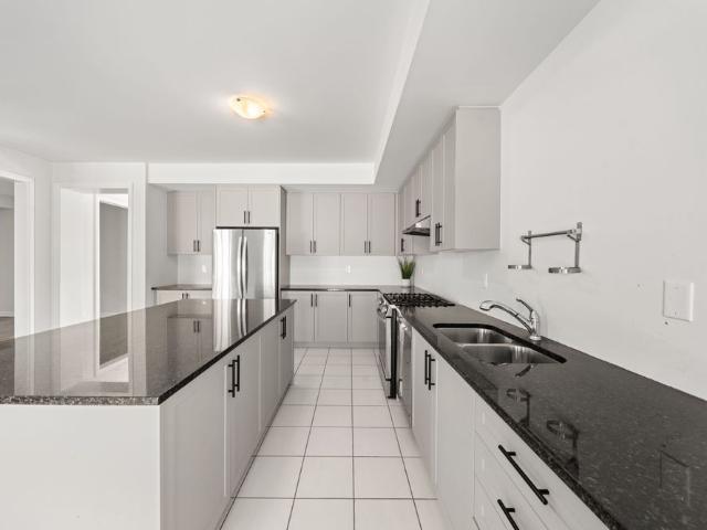 For Lease 1466 Stovell Crescent Unit# Main & Upper, Innisfil, Ontario