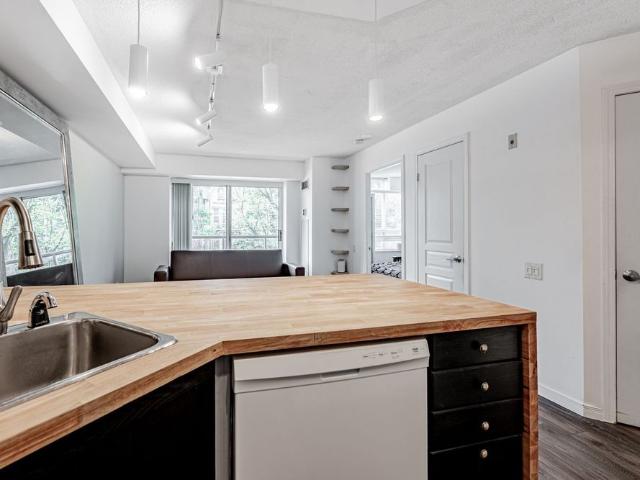 For Lease 140 Bathurst Street Unit# 208, Toronto, Ontario