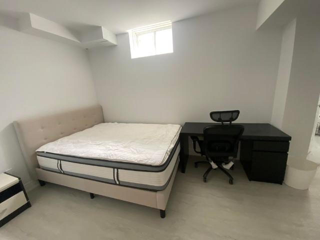 For Lease 143 Botelho Circle Unit# two bedrooms apartment, Aurora, Ontario