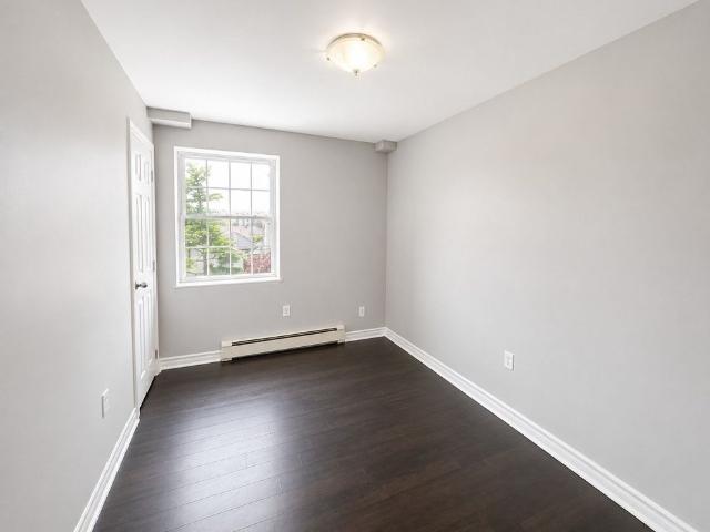For Lease 143 WESTCHESTER Crescent Unit# 8, St. Catharines, Ontario