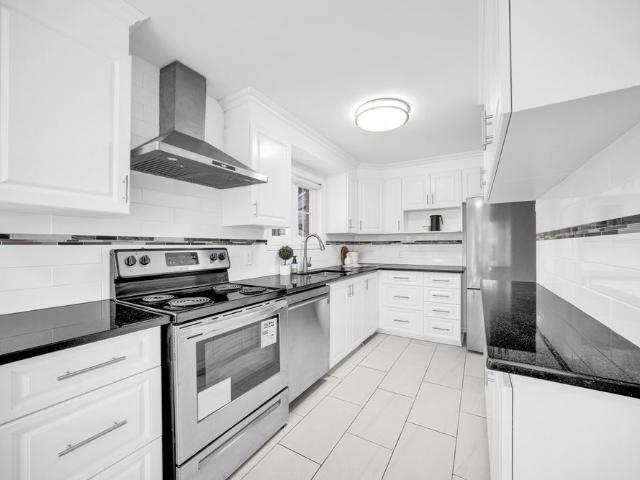 For Lease 14 Sandcliffe Terrace, South of Baseline to Knoxdale, Ontario