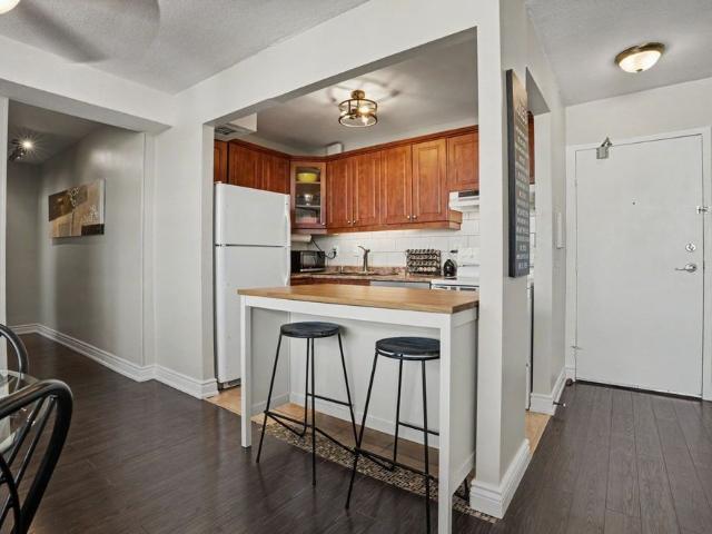 For Lease 15 Nicklaus Drive Unit# 807, Hamilton, Ontario
