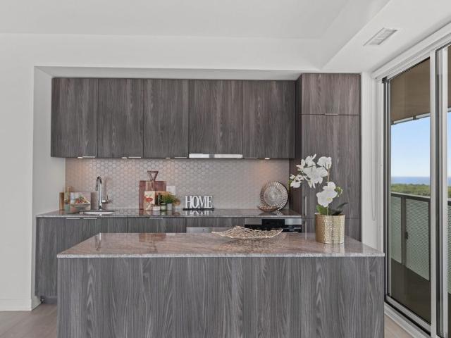 For Lease 15 Queens Quay Unit# 3305, Toronto, Ontario
