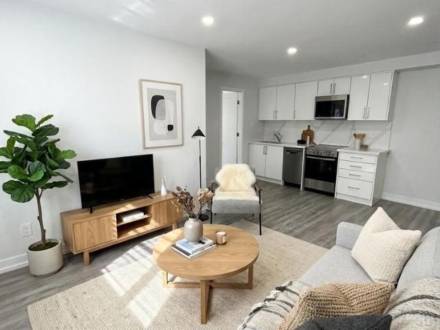 For Lease 15 Walmer Road Unit# 101, Toronto, Ontario