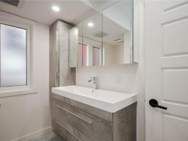 For Lease 177 Cathcart Street Unit# A, Lower Town Sandy Hill, Ontario