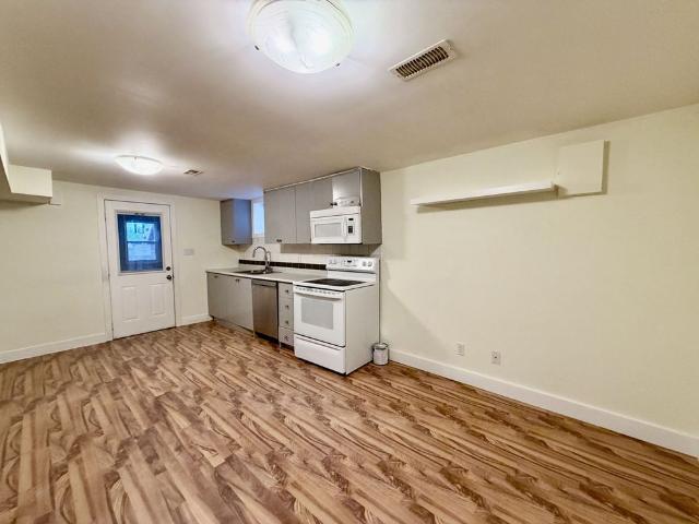 For Lease 178 Rosemount Avenue Unit# Lower, Toronto, Ontario