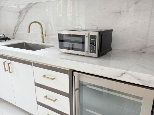 For Lease 172 Maplehurst Avenue, Toronto, Ontario