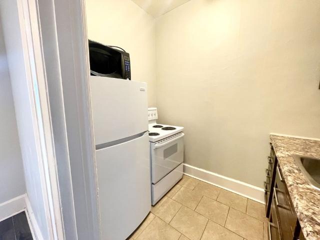 For Lease 172.5 Hunter Street Unit# 6, Peterborough, Ontario