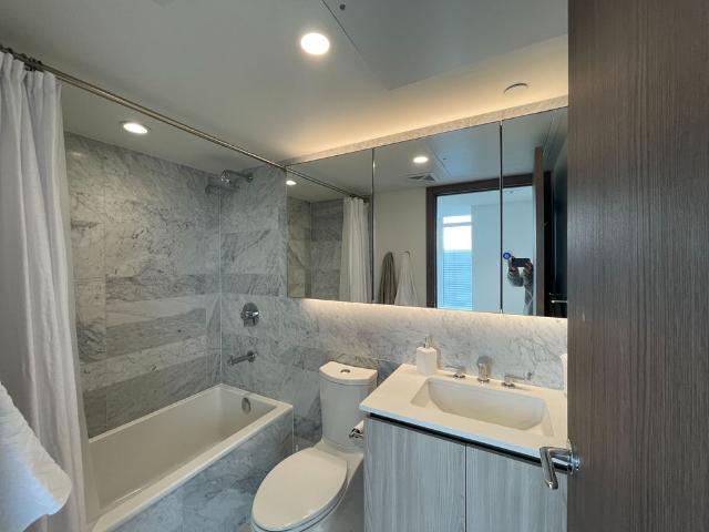 For Lease 17 BATHURST Street Unit# 1502, Toronto, Ontario