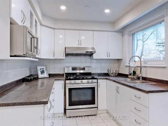 For Lease 17 Baroness Crescent Unit# Upper, Toronto, Ontario