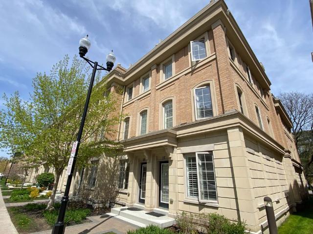 For Lease 17 Hargrave Lane, Toronto, Ontario