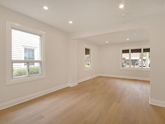 For Lease 17 Uno Drive, Toronto, Ontario