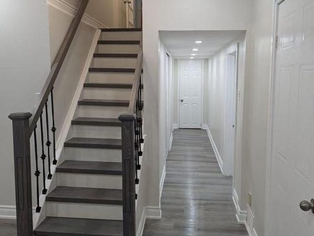 For Lease 187 Crossland Gate Unit# Lower, Newmarket, Ontario
