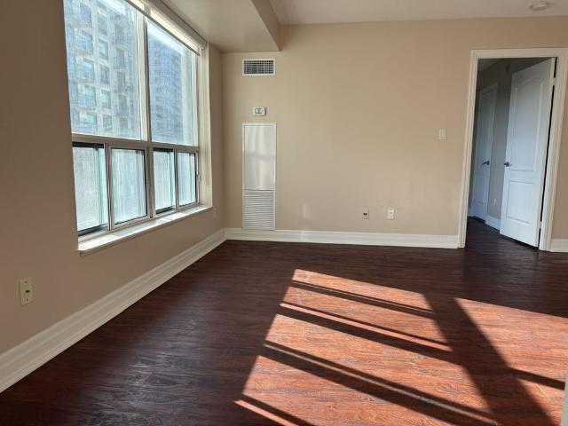 For Lease 188 Doris Avenue Unit# 816, Toronto, Ontario