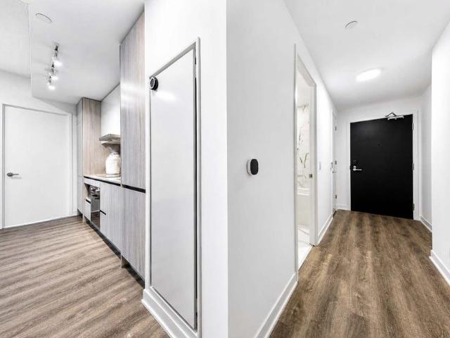For Lease 180 Front Street Unit# 2212, Toronto, Ontario