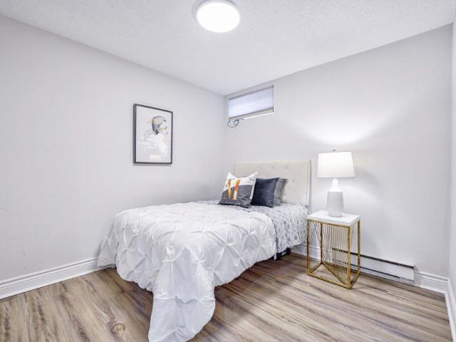 For Lease 18 Castle Hill Drive, Toronto, Ontario