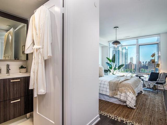 For Lease 18 Erskine Avenue Unit# 409, Toronto, Ontario