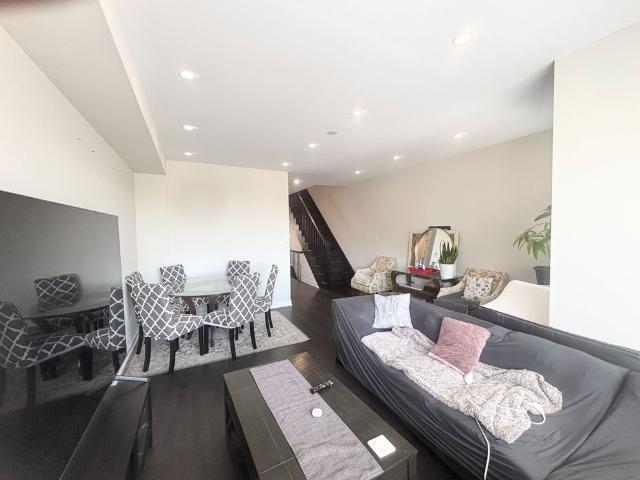For Lease 193 Sabina Drive, Oakville, Ontario