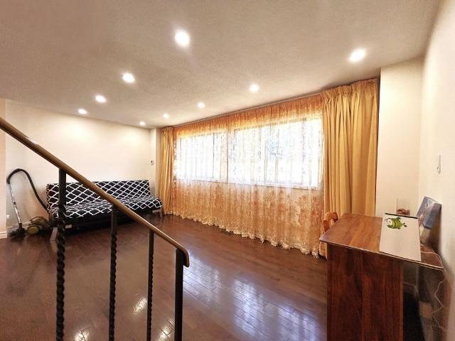 For Lease 19 Yellow Birchway N/A, Toronto, Ontario